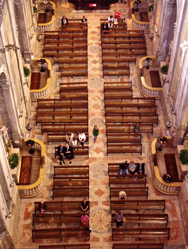 The nave, as seen from above, of the Basilica da Estrela