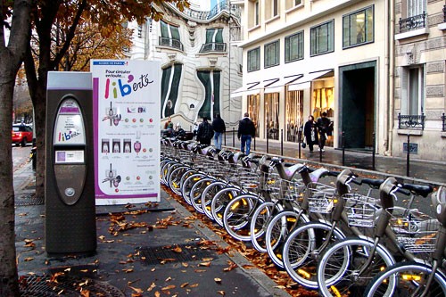 Velib bike rentals in Paris, France. Photo by <a href="http://www.frommers.com/community/user_gallery_detail.html?plckPhotoID=668cb6d7-40b0-4392-8556-6e5d2175bf2d&plckGalleryID=c0482941-0d2d-4cca-b8c4-809ee9e20c72" target="_blank">Janels1/Frommers.com Community</a>.
