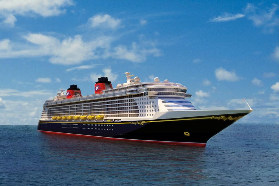 The Disney Fantasy continues the Disney Cruise Line tradition of blending the elegant grace of early 20th century transatlantic ocean liners with contemporary design.